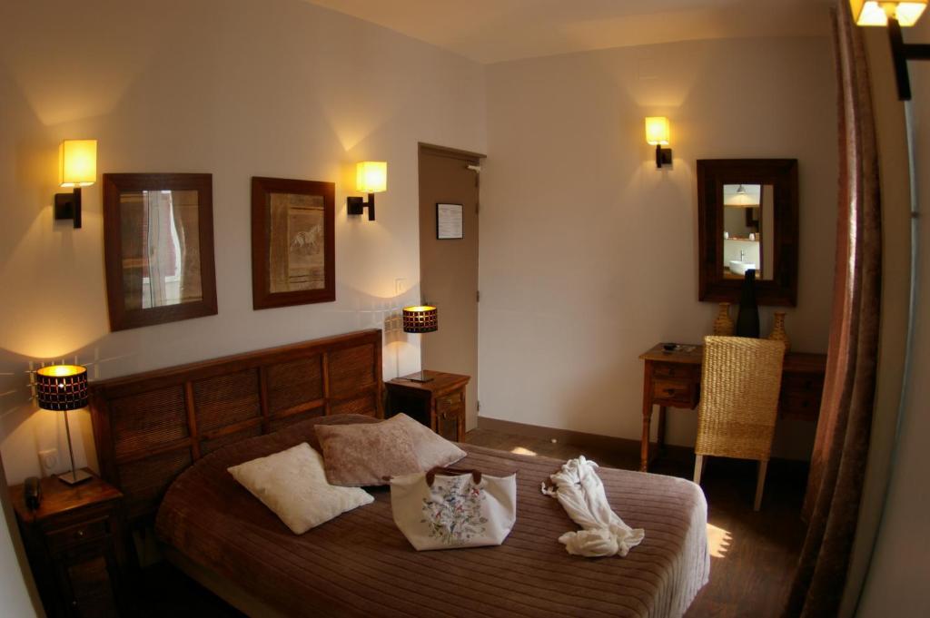 Logis Hotel Le Cheval Noir Argenton Sur Creuse Zimmer foto